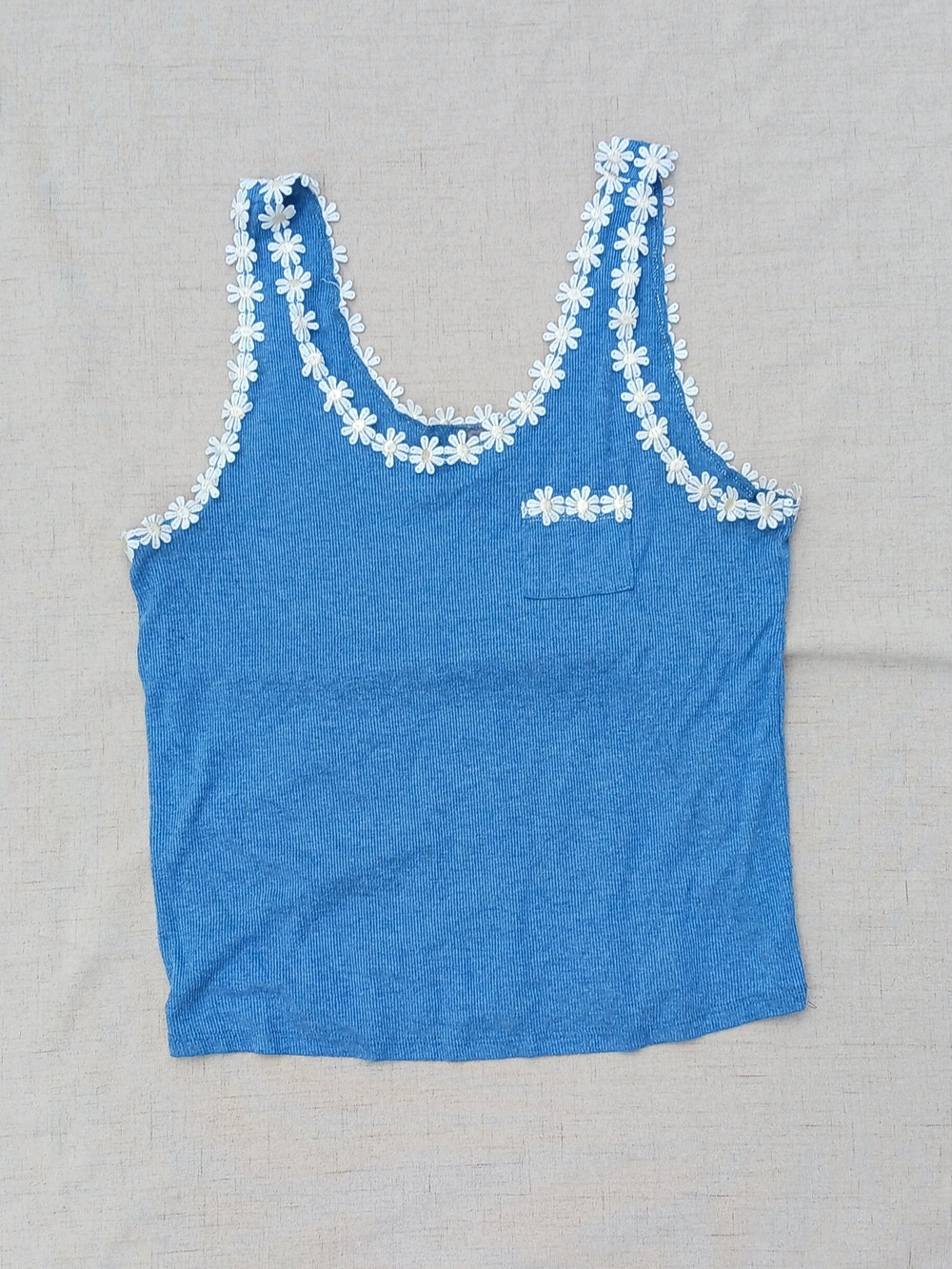 Blue Daisy-Trim Sleeveless Tank Top